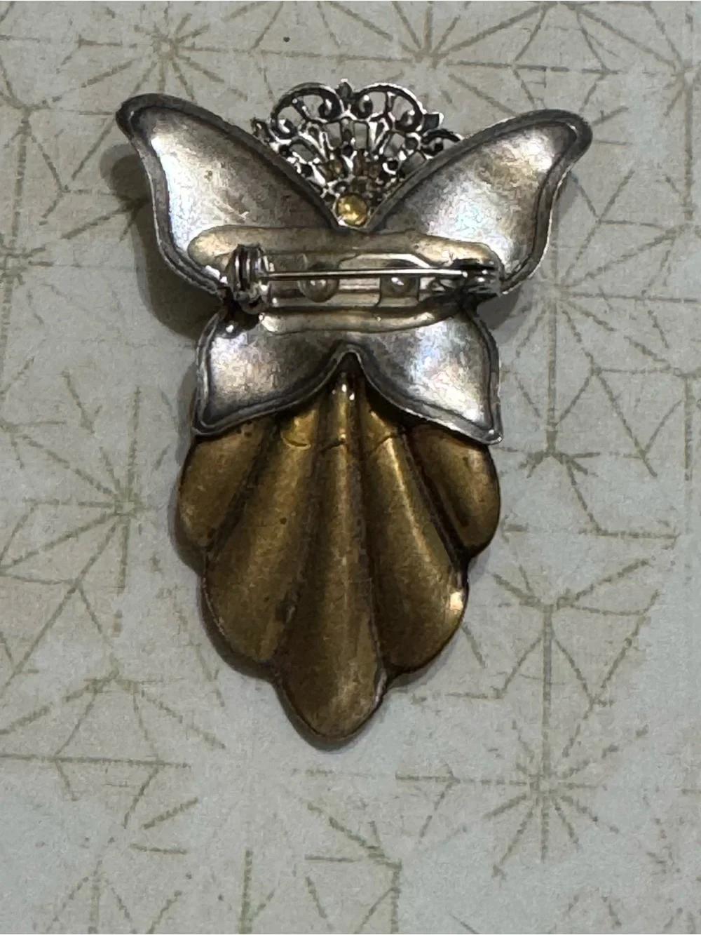 VINTAGE WOMAN GOLFER ANGEL PIN BROOCH